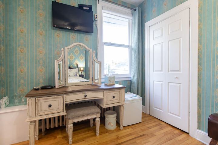 Room 44 of 71