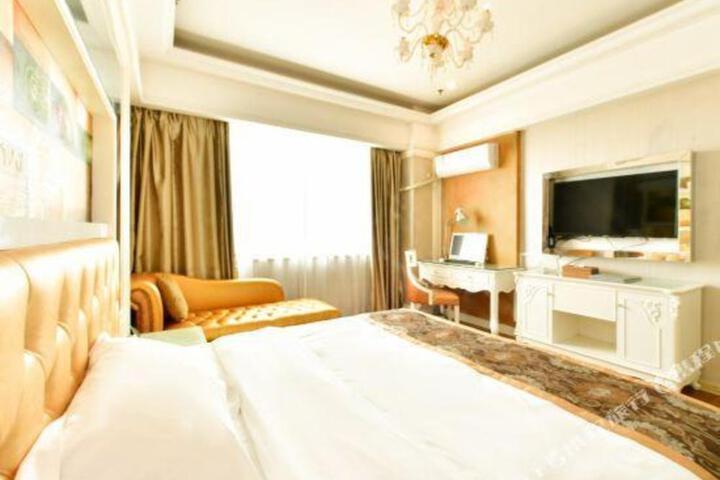 Junfu Hotel (Guangzhou Panyu Square Metro Station)