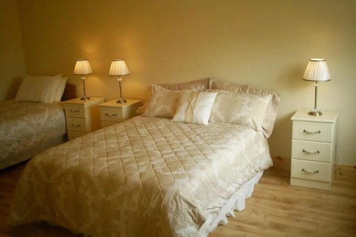 Room 2 of 17