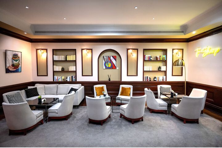 Lounge 64 of 72
