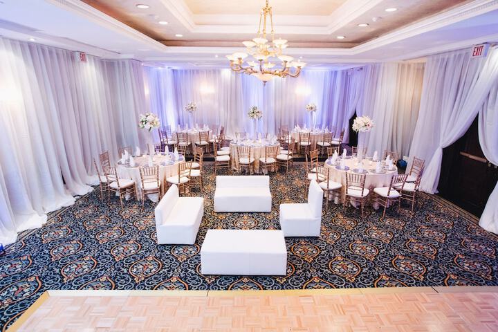 Ballroom/Hall 74 of 92