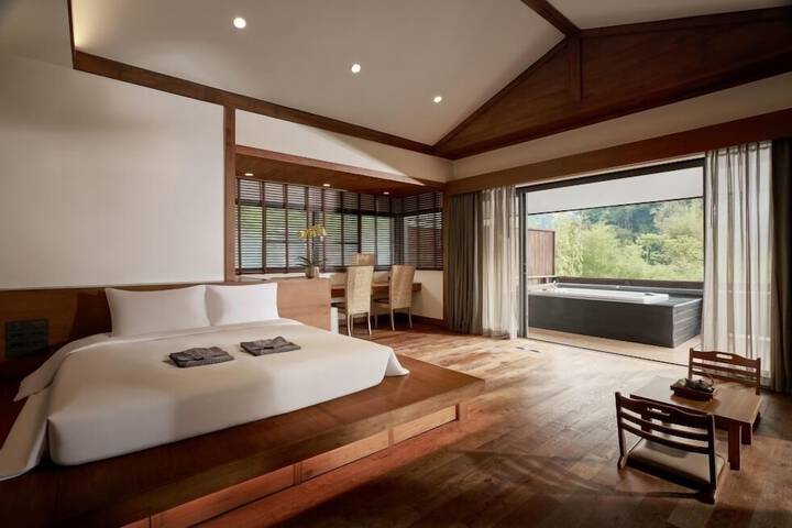 Room 34 of 193
