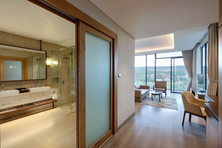 Room 51 of 164