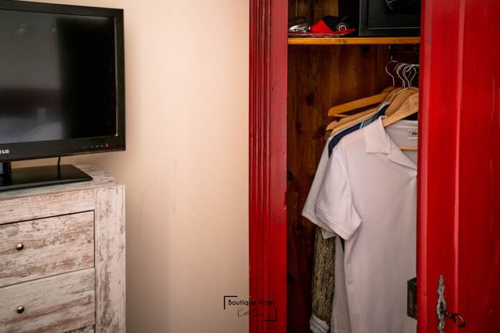 Room 85 of 136