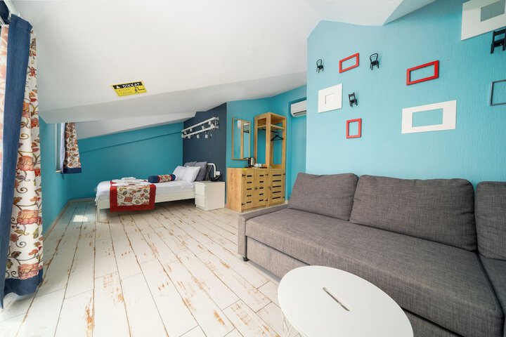Room 8 of 48