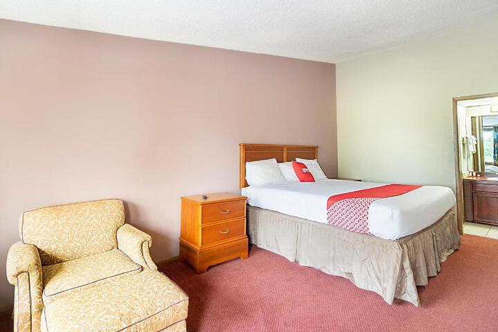1 King Bed (8 of 17)