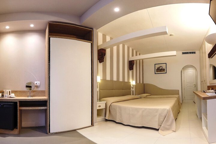 Room 12 of 78