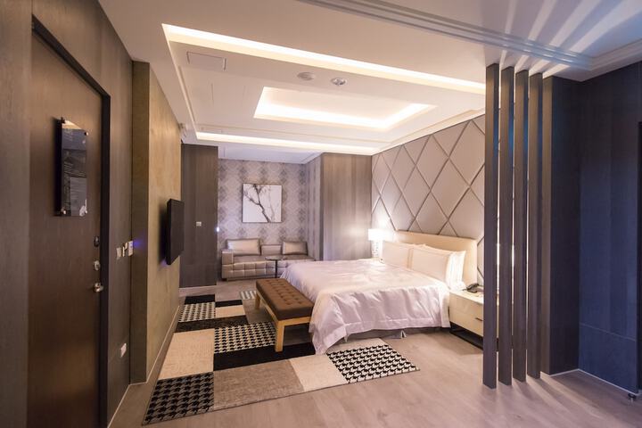 Room 8 of 71