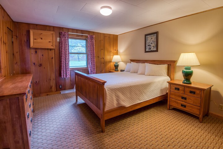 Slope Queen Bed with View (91 of 100)