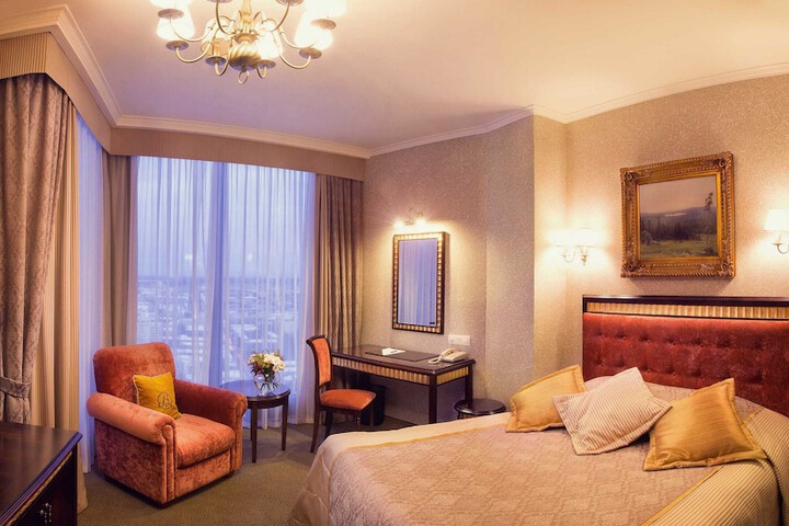 Room 6 of 42