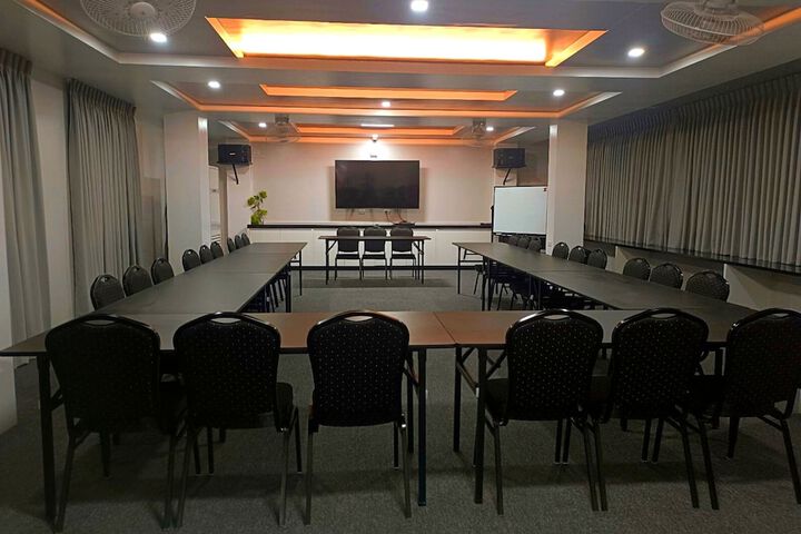 Business Center 379 of 403