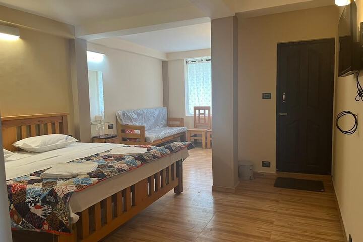 Room 8 of 28