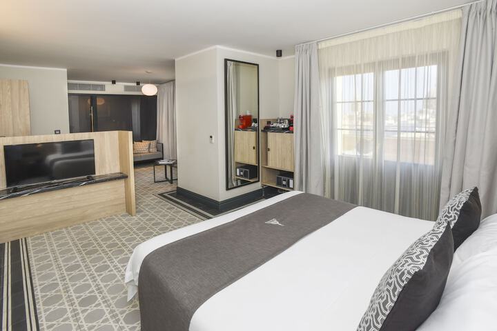 Room 29 of 77