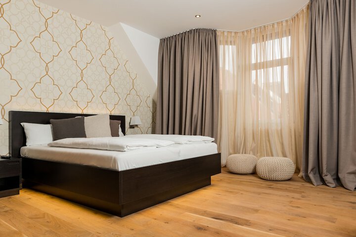 Room 8 of 44