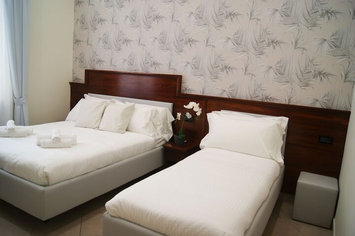 Room 18 of 27