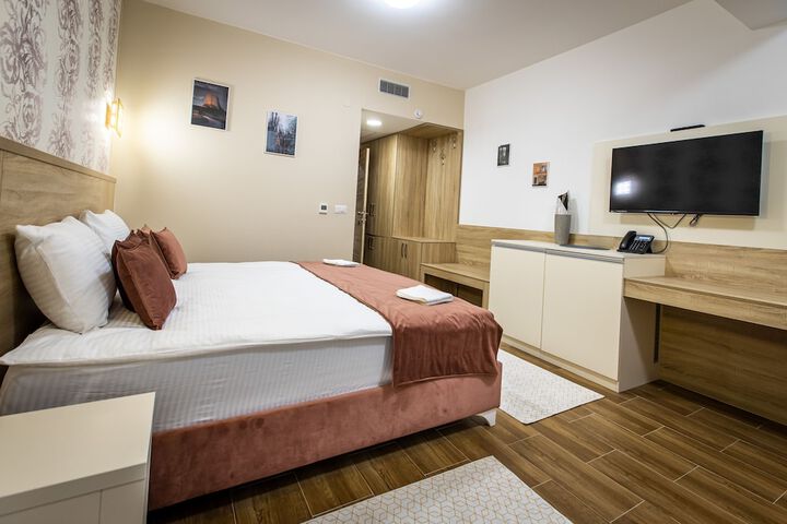Room 8 of 14