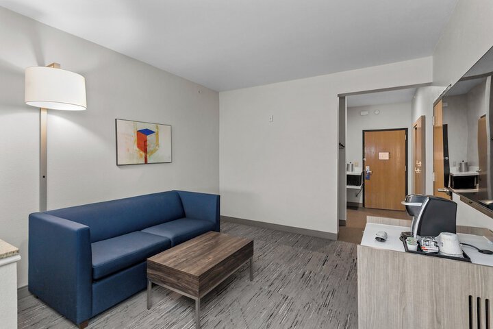 Room 16 of 66