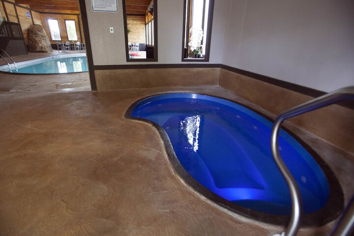 Indoor spa tub