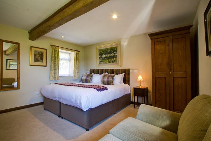 Room 3 of 12