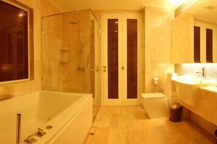 Room 37 of 42