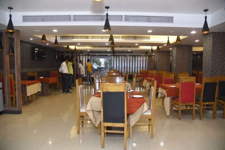 Dining 5 of 6
