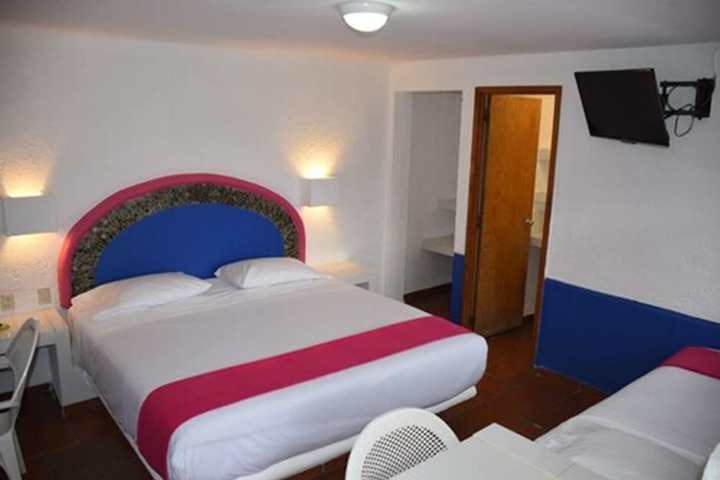 Room 6 of 25