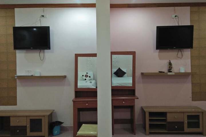 Room 11 of 21