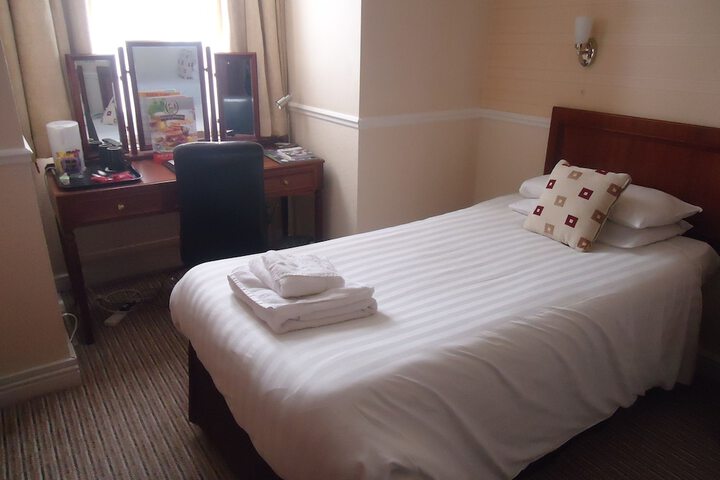 Room 5 of 63