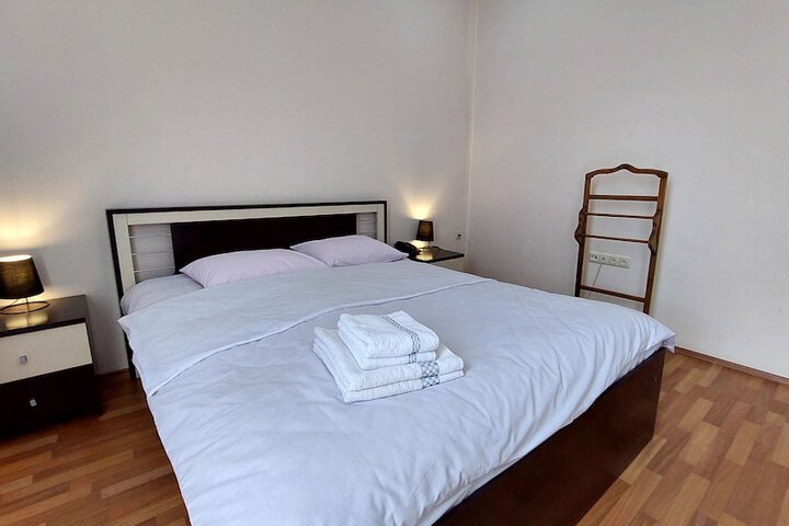Room 6 of 34