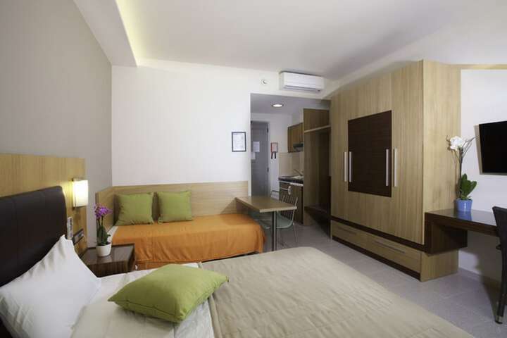 Room 10 of 38