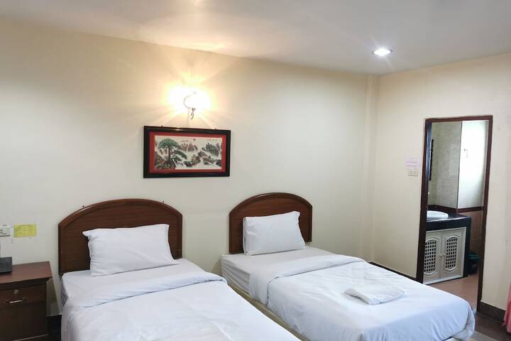 Room 8 of 108