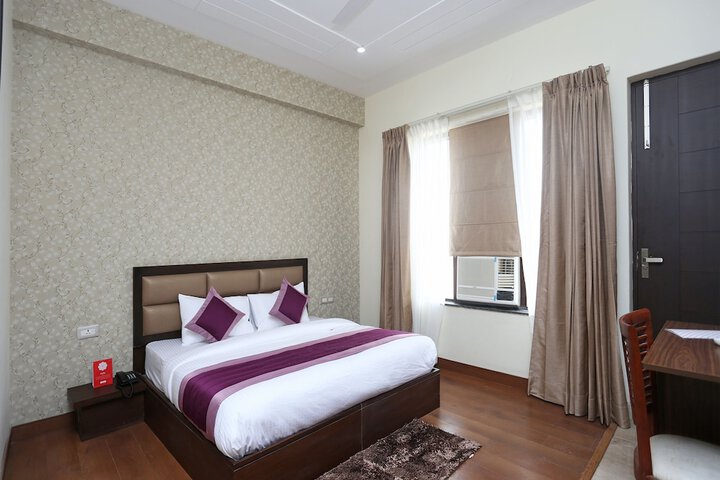 Room 9 of 26