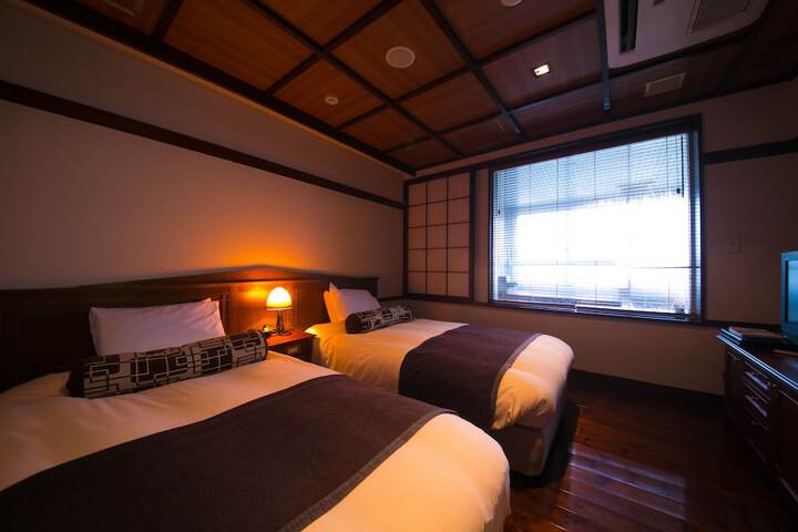 Room 6 of 73