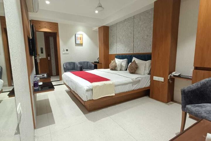 Room 26 of 38