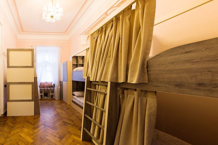 Room 8 of 25