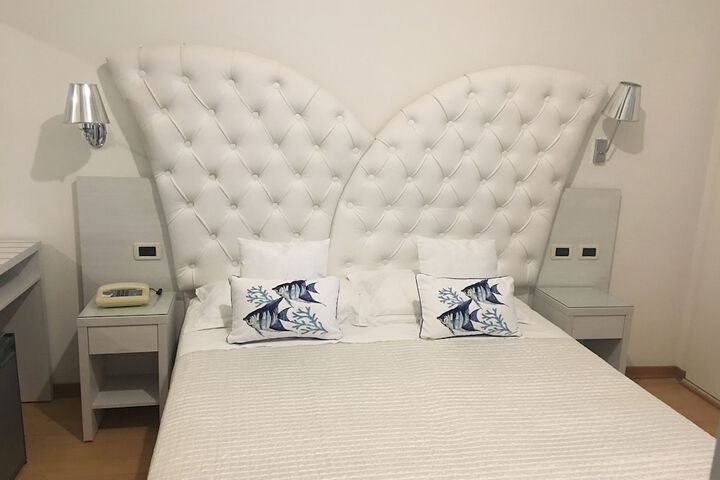 Room 16 of 62