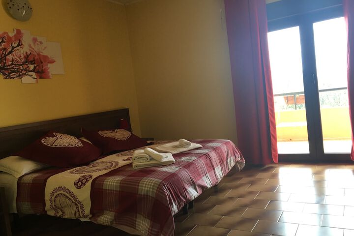 Room 6 of 102