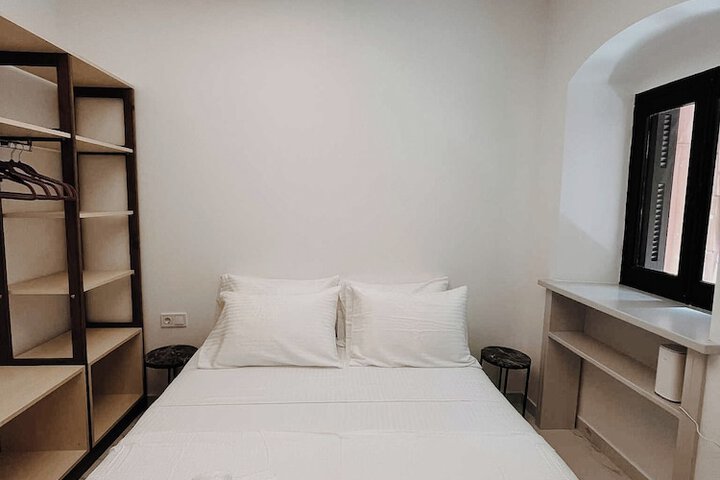 Room 4 of 13