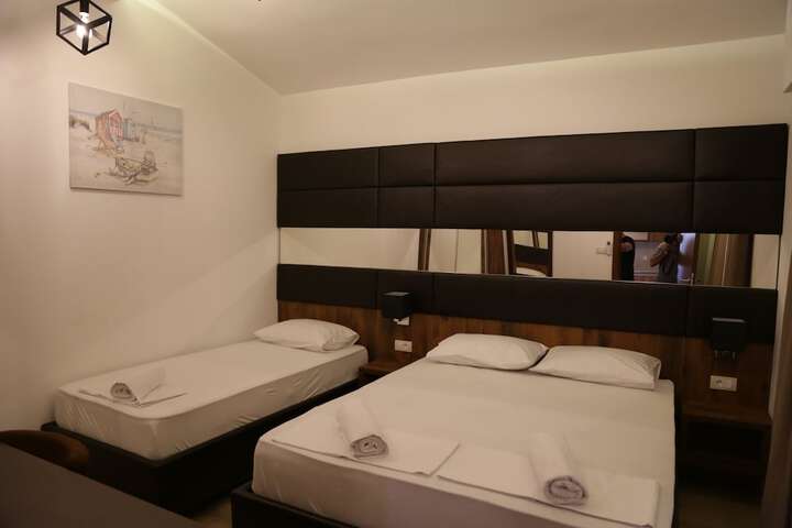 Room 18 of 132