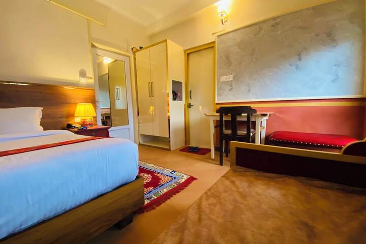 Room 83 of 214