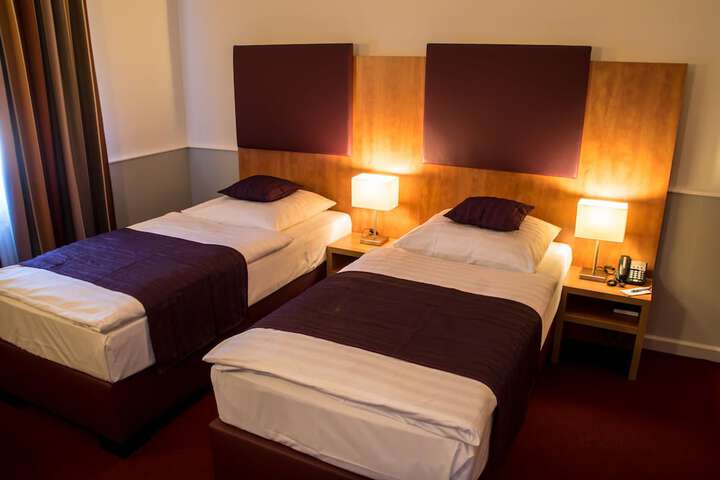 Room 2 of 40