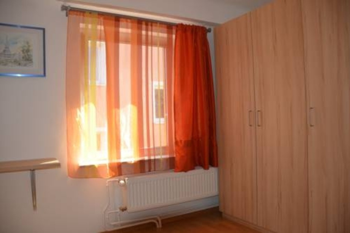 Room 6 of 11