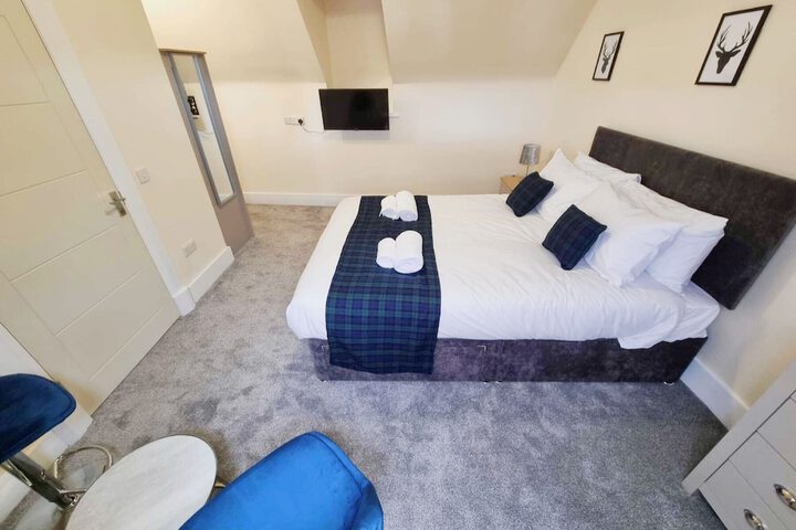 Room 4 of 63