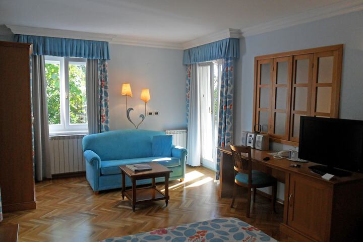 Room 32 of 67