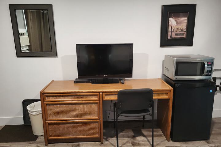 Room 13 of 33