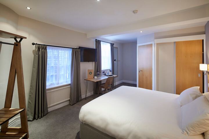 Room 7 of 20