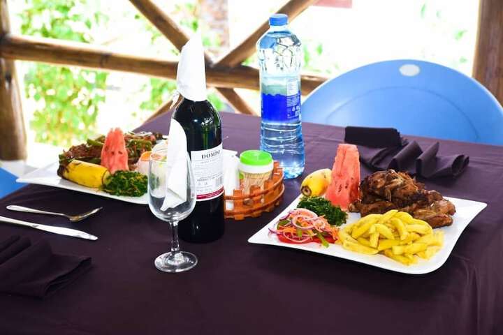Dining 7 of 21