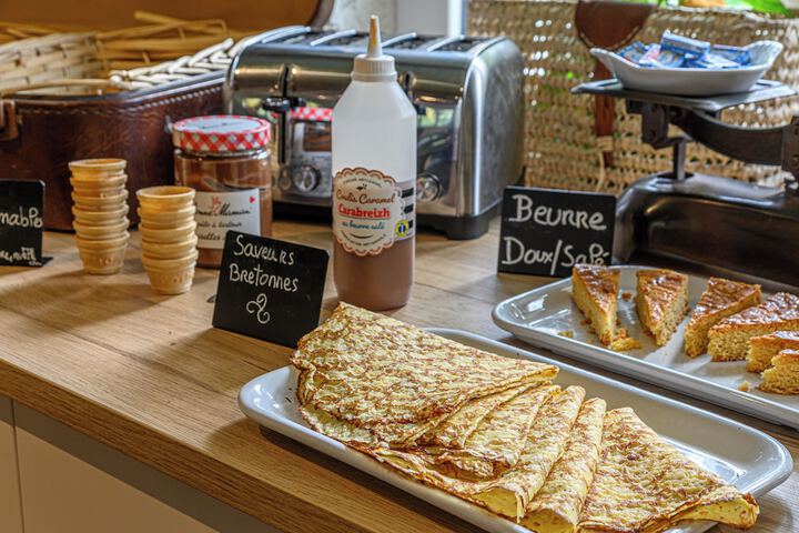 Breakfast/Coffee Service 36 of 52
