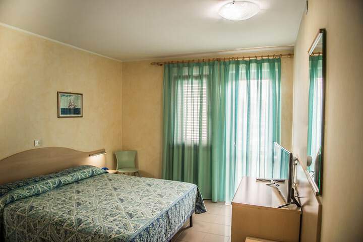 Room 13 of 42