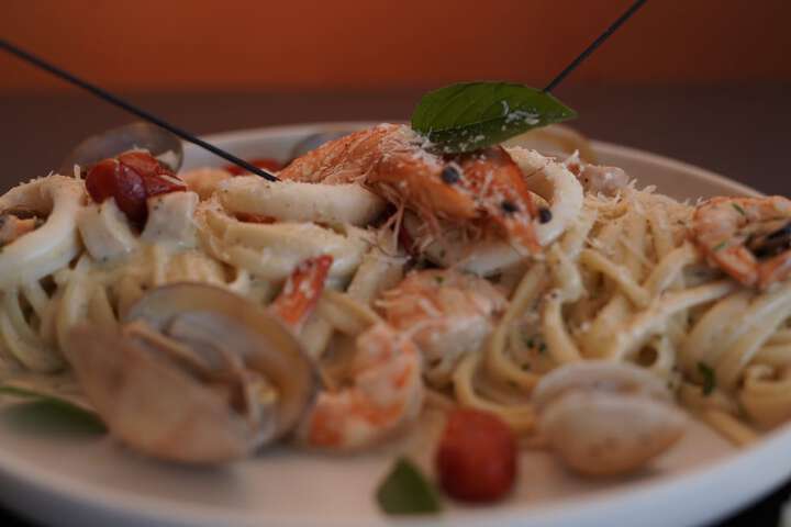 Dining 20 of 22